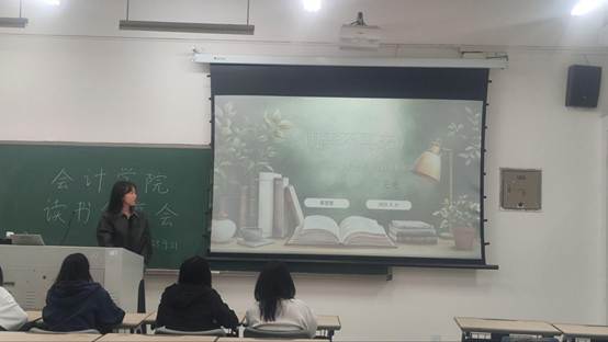 人们在房间里 AI 生成的内容可能不正确。